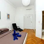 Maison d'hôtes Urban Rooms--free Parking-- 3*