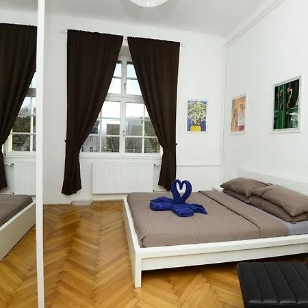 ゲストハウス Urban Rooms--free Parking-- リュブリャナ