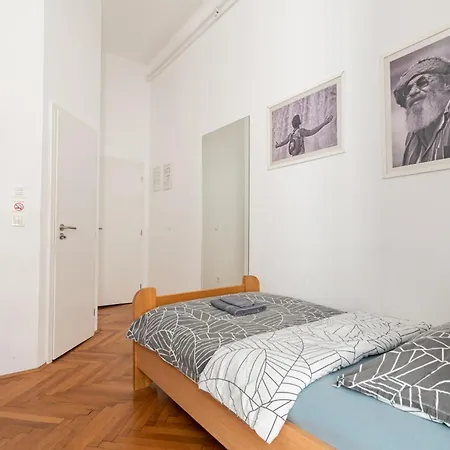 ゲストハウス Urban Rooms--free Parking-- リュブリャナ