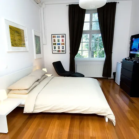 Urban Rooms-- Free Parking-- 3*