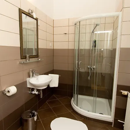 Urban Rooms-- Free Parking-- ゲストハウス 3*