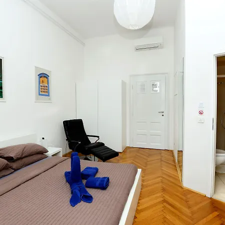 ゲストハウス Urban Rooms-- Free Parking-- 3*