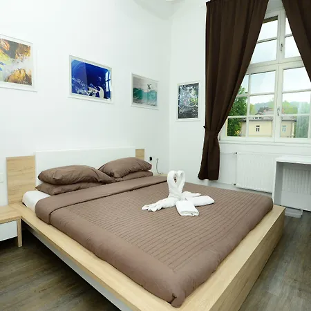 Urban Rooms-- Free Parking--