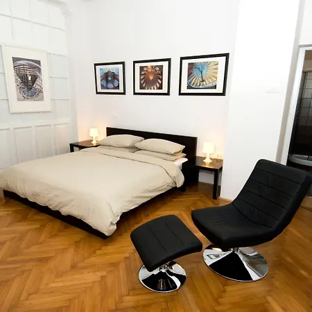 Urban Rooms-- Free Parking--