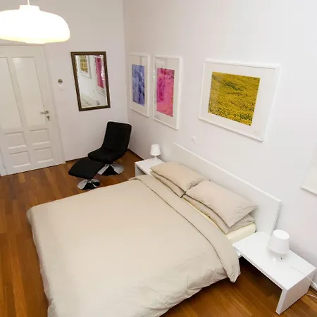 Urban Rooms-- Free Parking-- 3* リュブリャナ