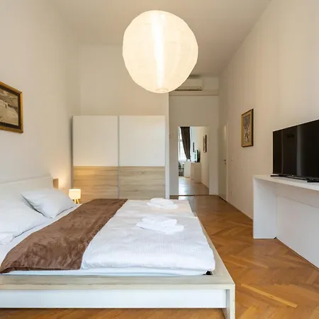 Gostinjska kuća Urban Rooms--free Parking-- 3*