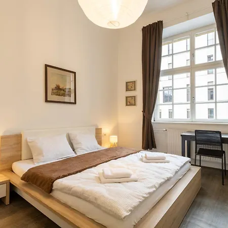 ゲストハウス Urban Rooms-- Free Parking-- 3*