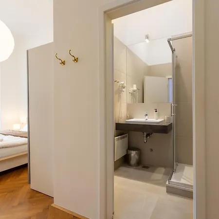 Urban Rooms-- Free Parking--