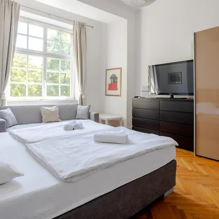 Urban Rooms-- Free Parking-- ゲストハウス 3*