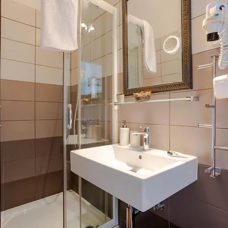 ゲストハウス Urban Rooms-- Free Parking-- 3*