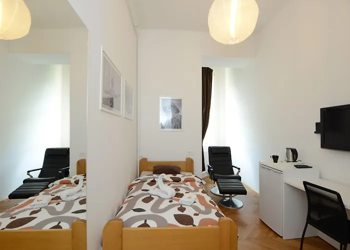 Πανσιόν Urban Rooms--free Parking-- 3*