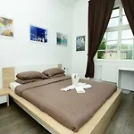 Urban Rooms--free Parking--