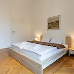 Urban Rooms--free Parking-- Гостевой дом